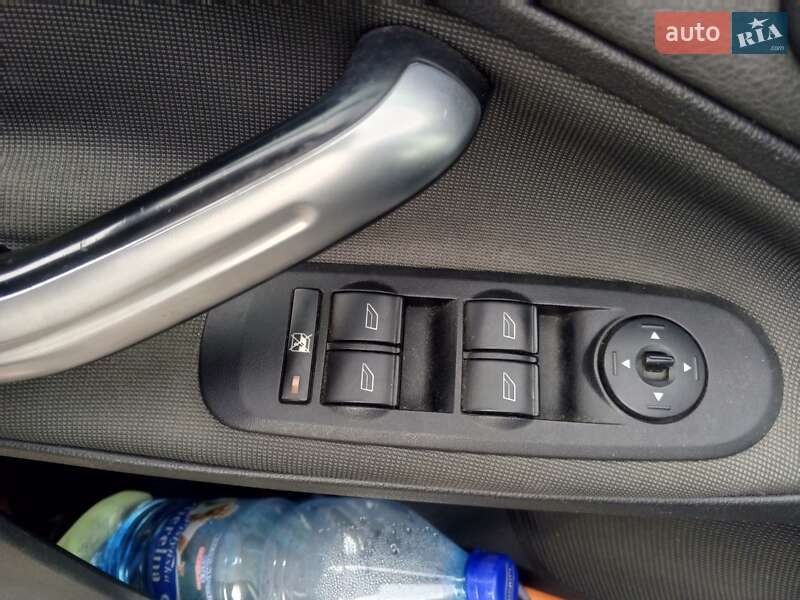 Минивэн Ford S-Max 2006 в Косове