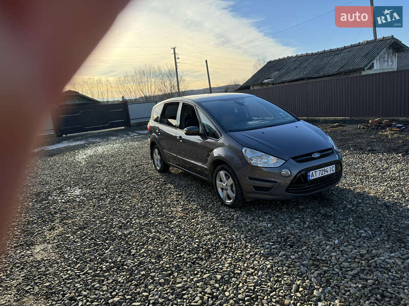 Ford S-Max 2012