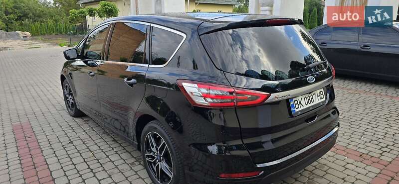 Минивэн Ford S-Max 2015 в Остроге