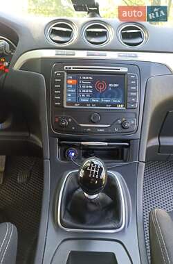 Мінівен Ford S-Max 2013 в 