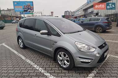 Минивэн Ford S-Max 2013 в Вишневом