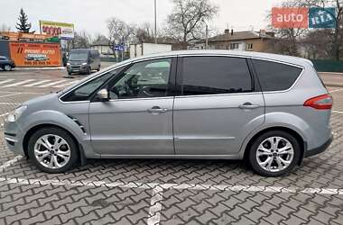 Минивэн Ford S-Max 2013 в Вишневом