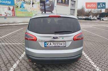 Минивэн Ford S-Max 2013 в Вишневом
