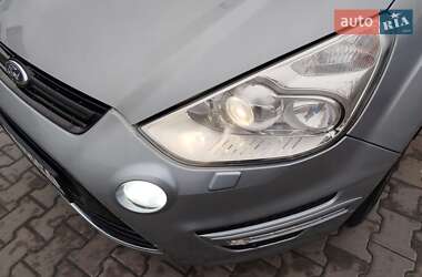 Минивэн Ford S-Max 2013 в Вишневом