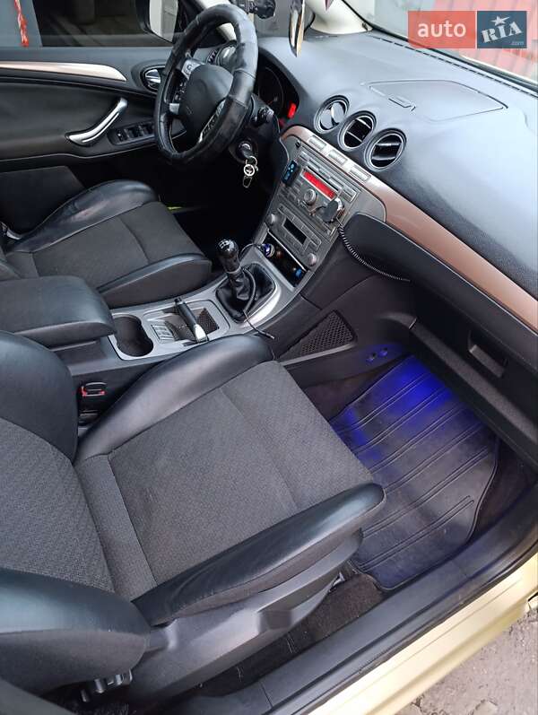 Минивэн Ford S-Max 2006 в Владимире