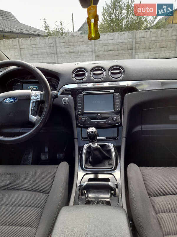 Минивэн Ford S-Max 2010 в Сарнах