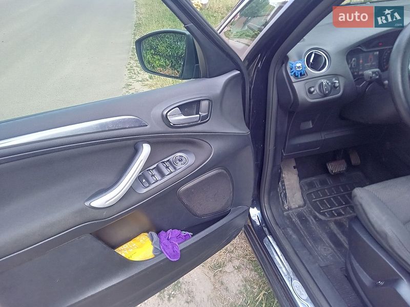 Минивэн Ford S-Max 2014 в Березовке