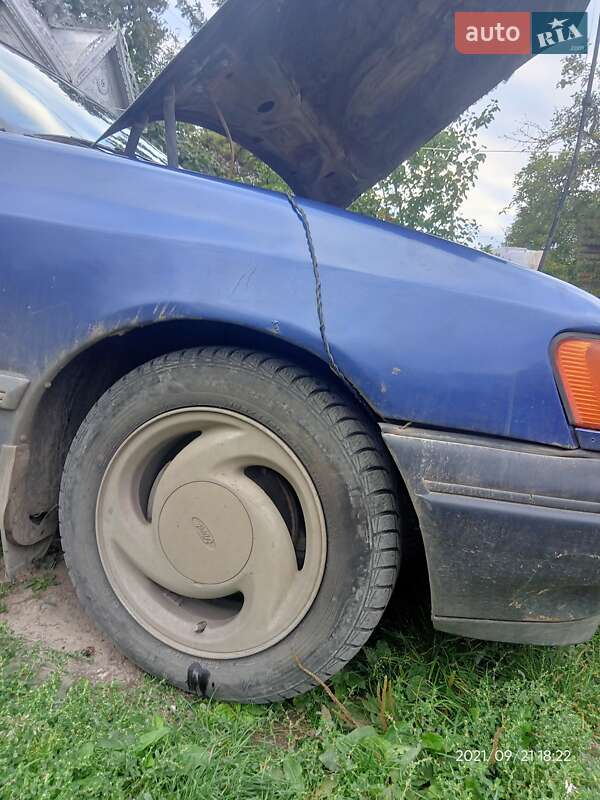 Хэтчбек Ford Scorpio 1986 в Хотине