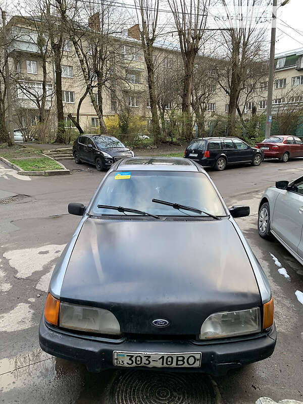 Седан Ford Sierra 1988 в Иваничах
