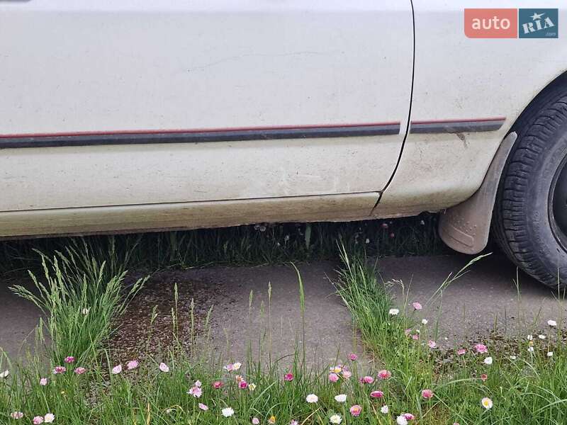 Седан Ford Sierra 1988 в Кицмани фото 2 Седан Ford Sierra 1988 в Кицмани