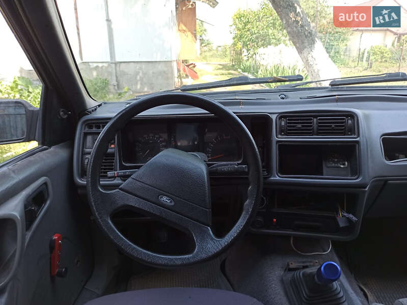 Купе Ford Sierra 1986 в Жидачове