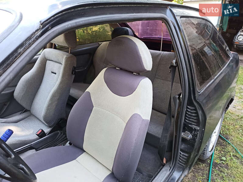 Купе Ford Sierra 1986 в Жидачове