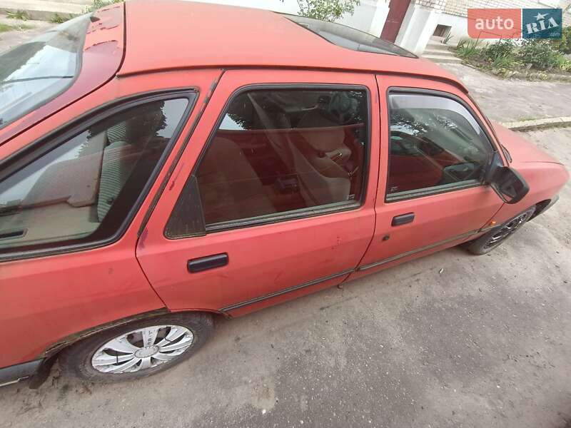 Лифтбек Ford Sierra 1988 в Золочеве фото 3 Лифтбек Ford Sierra 1988 в Золочеве