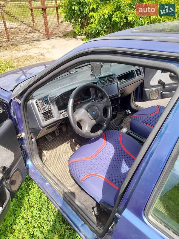 Седан Ford Sierra 1992 в Ружині