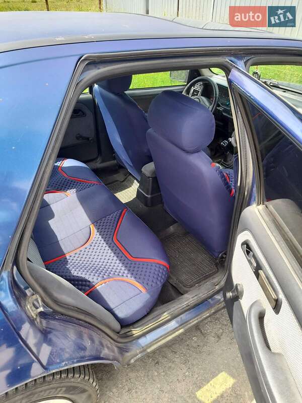 Седан Ford Sierra 1992 в Ружині