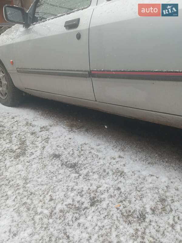Седан Ford Sierra 1989 в Буче
