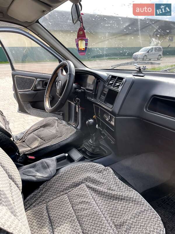 Седан Ford Sierra 1989 в Бродах