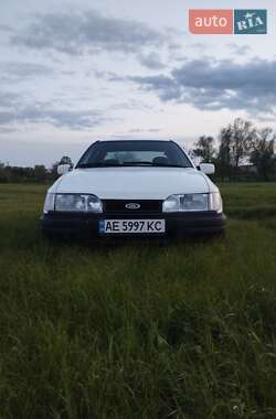 Седан Ford Sierra 1992 в Новых Санжарах