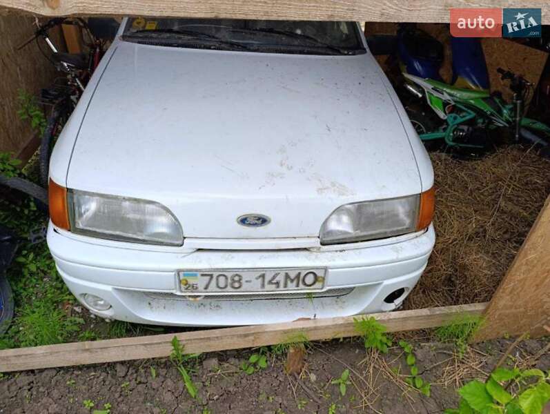 Универсал Ford Sierra 1988 в Новой Ушице