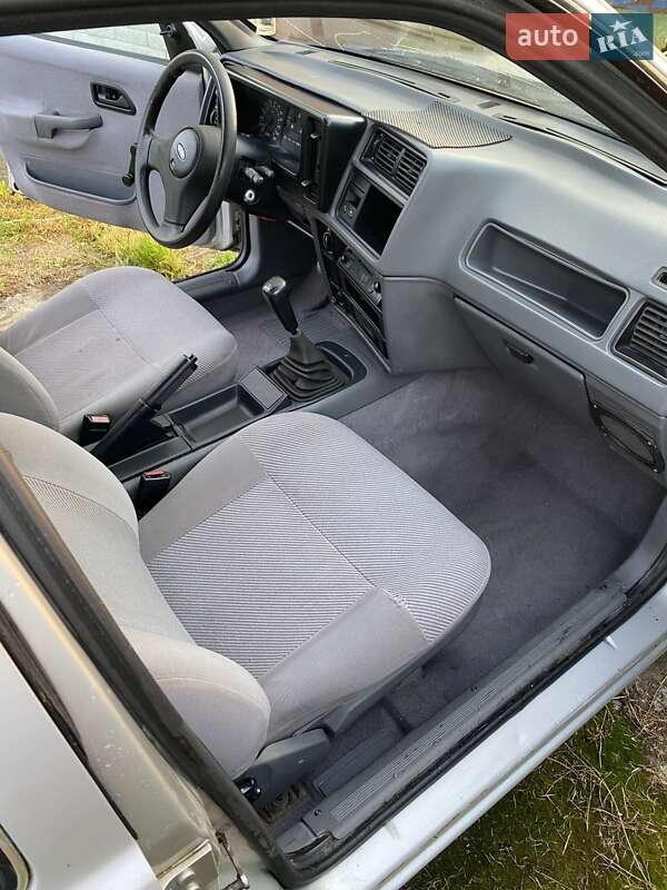 Лифтбек Ford Sierra 1987 в Калиновке фото 11 Лифтбек Ford Sierra 1987 в Калиновке