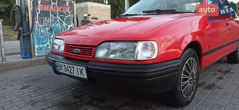 Седан Ford Sierra 1991 в Вараше