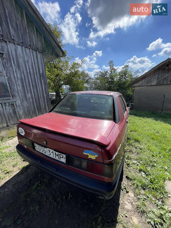 Седан Ford Sierra 1990 в Сторожинце