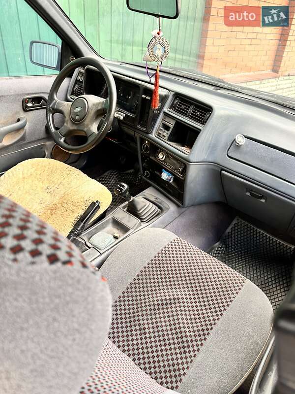 Седан Ford Sierra 1988 в Гайсине