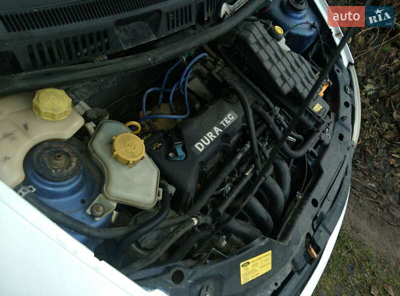 Родстер Ford StreetKa 2004 в Кременце