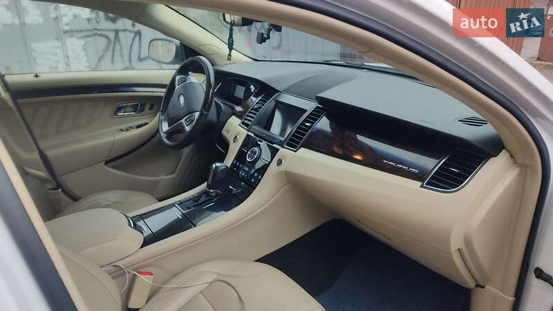 Седан Ford Taurus 2016 в Києві