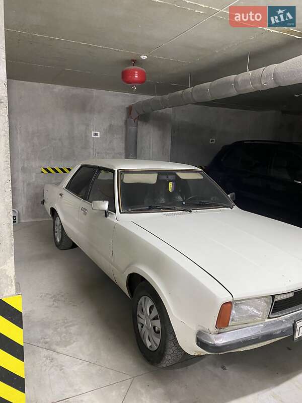 Седан Ford Taurus 1975 в Львові