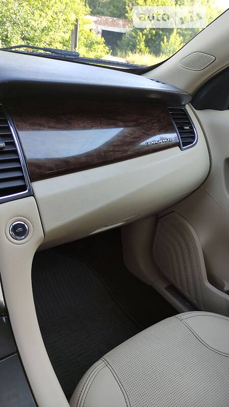 Седан Ford Taurus 2018 в Броварах