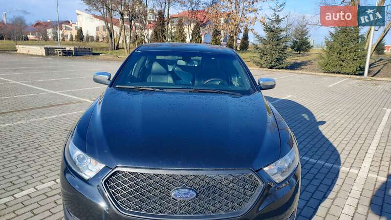 Седан Ford Taurus 2016 в Львове