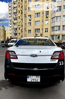 Седан Ford Taurus 2016 в Києві