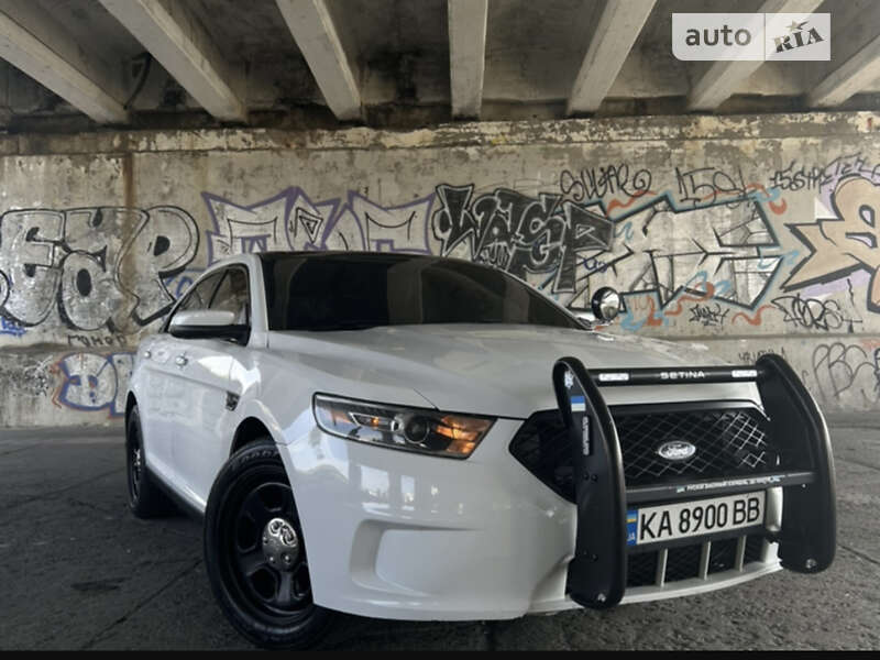 Седан Ford Taurus 2017 в Ужгороді