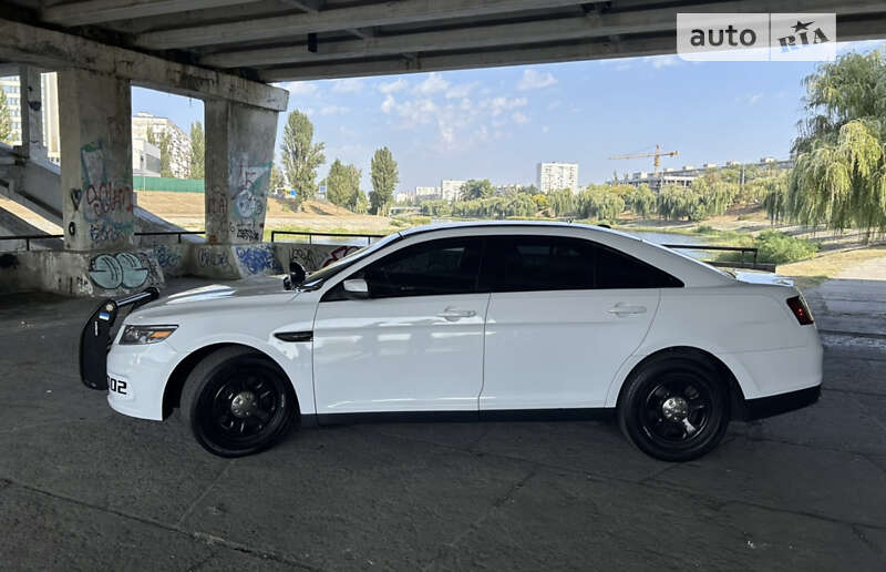 Седан Ford Taurus 2017 в Ужгороді