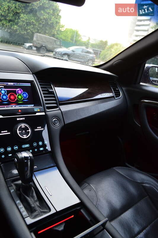 Седан Ford Taurus 2013 в Львові