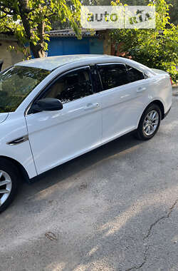 Седан Ford Taurus 2014 в Кропивницком