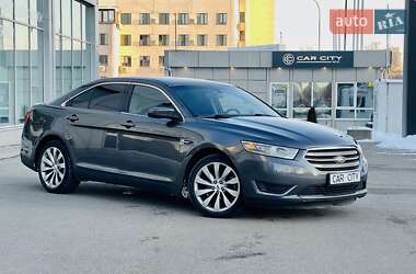 Седан Ford Taurus 2015 в Киеве