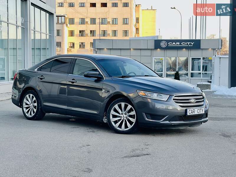 Седан Ford Taurus 2015 в Києві