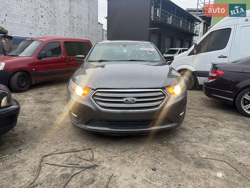 Ford Taurus 2015