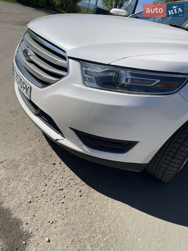 Седан Ford Taurus 2018 в Дрогобыче