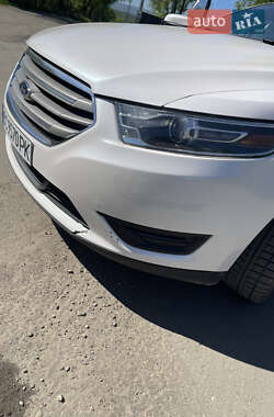 Седан Ford Taurus 2018 в 