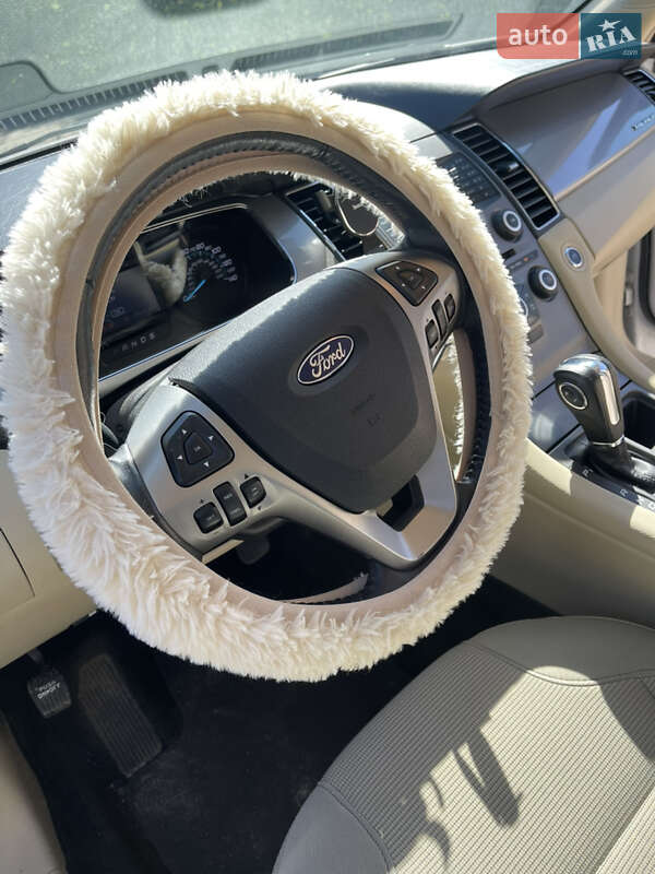 Седан Ford Taurus 2018 в Дрогобыче
