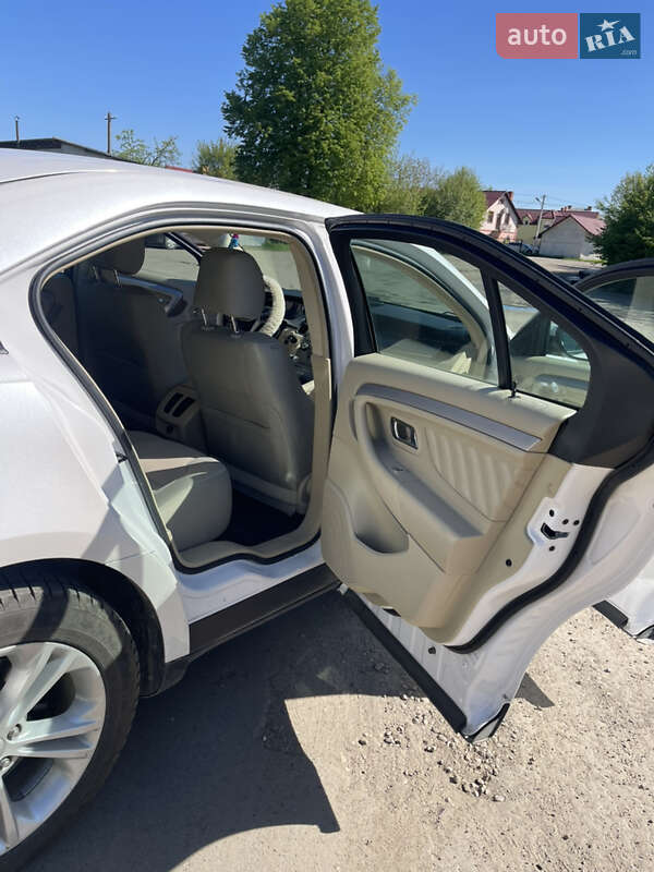 Седан Ford Taurus 2018 в Дрогобыче