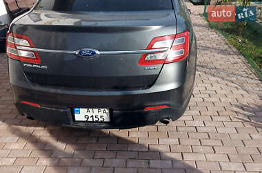 Седан Ford Taurus 2015 в 