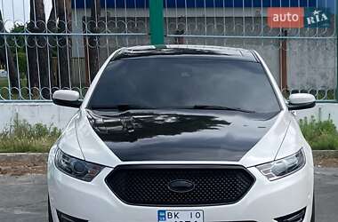 Седан Ford Taurus 2018 в Рівному