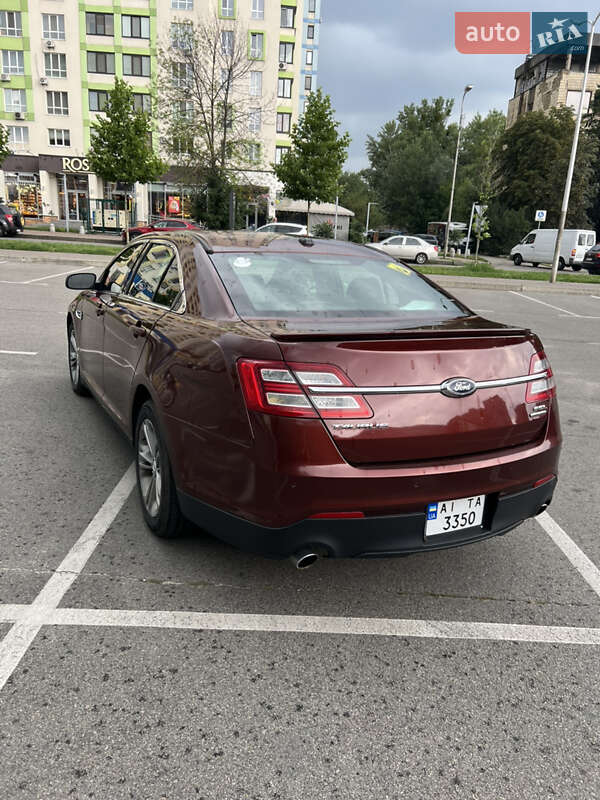 Седан Ford Taurus 2016 в Вишневом