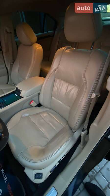 Седан Ford Taurus 2017 в Виннице