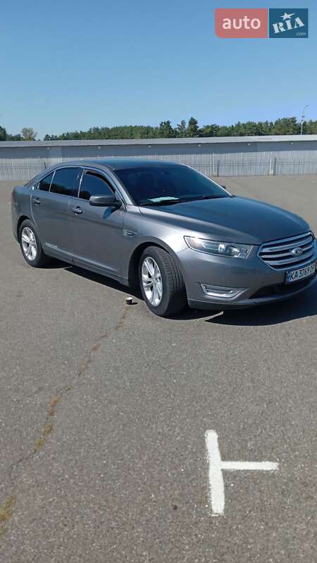 Седан Ford Taurus 2012 в Белогородке