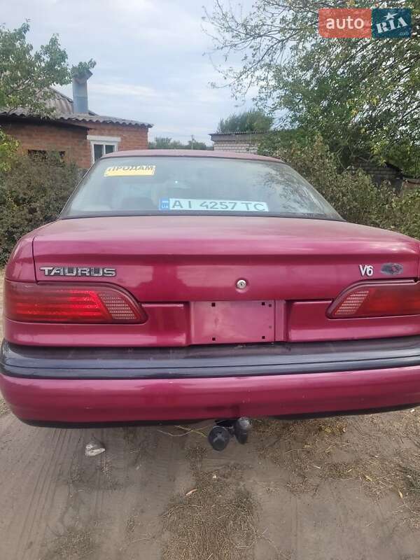 Седан Ford Taurus 1992 в Изюме